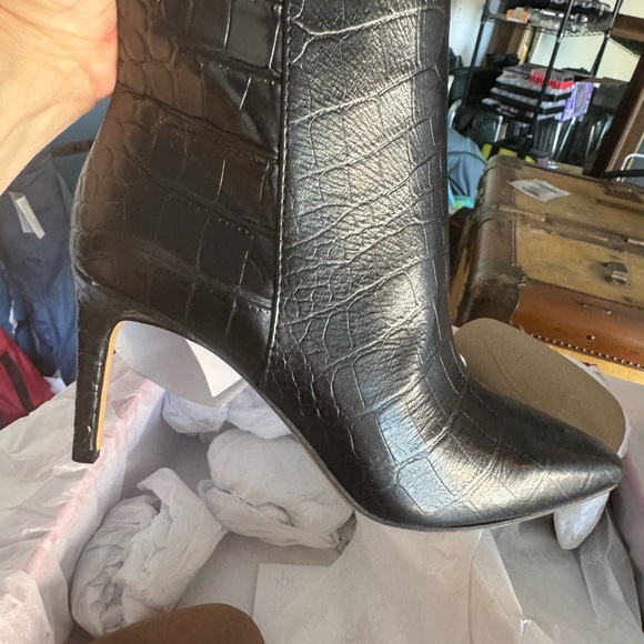 Vince Camuto Women's Footwear Allost Pointy Toe Bootie Ankle Boot NIB - Picture 13 of 14